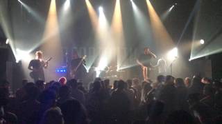 Beartooth - In Between [Live @ L'Empreinte - Savigny-Le-Temple - 06-01-2017]