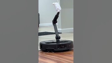 Robot Vacuum Takes Out the Trash All By Itself!  Roborock Saros Z70 Robotic arm is magic AI