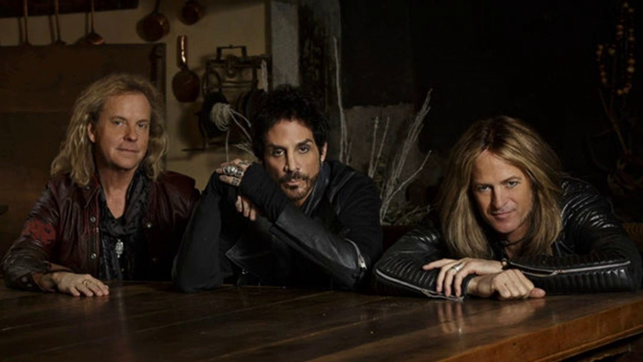Revolution Saints - Eyes Of A Child accords