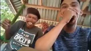 mentahan topi Pramuka ketawa ngakak