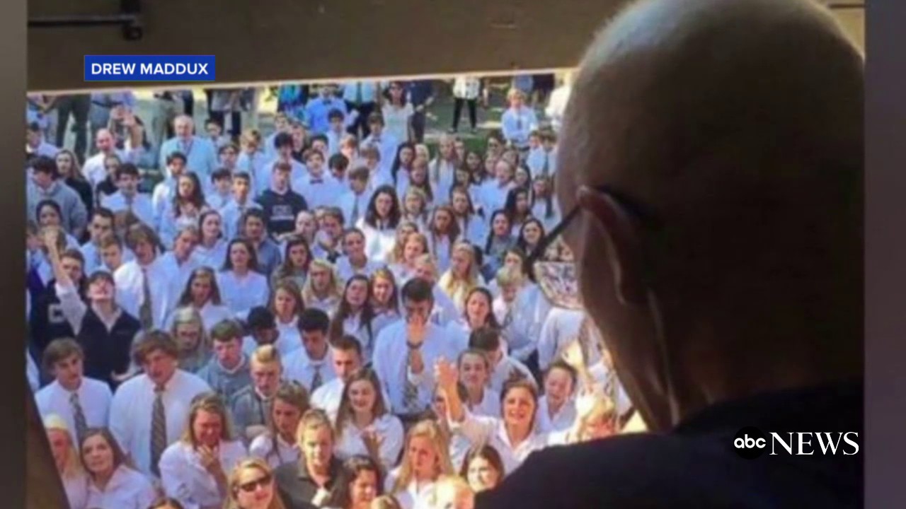 400 Students Gather Outside Cancer-Stricken Teacher's Home to Sing
