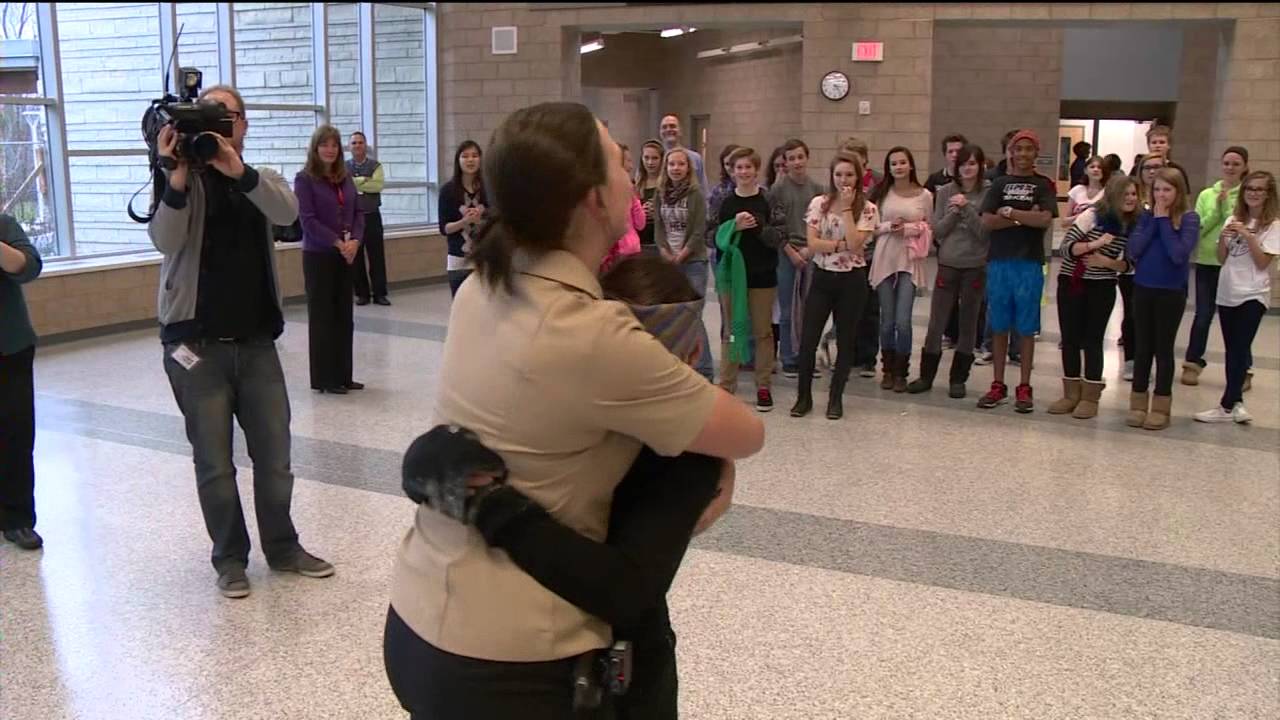 Vet surprises sister with homecoming at middle school