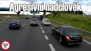 Agresor v Mercedesu, vytlačuje a vybržďuje mě dodávka, opilý řidič dodávky - Dashcam kompilace #133