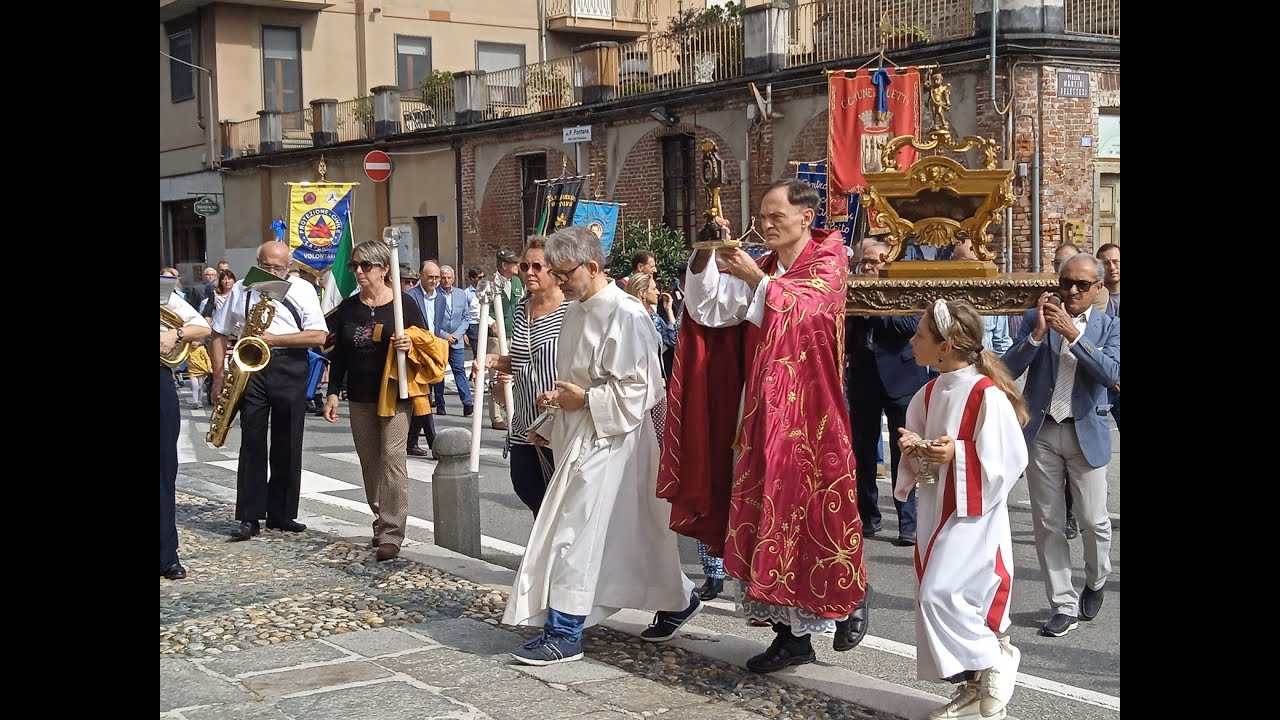 Feletto, La Processione di San Vittorio - YouTube