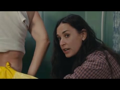 Vidéo: Size Matters: Demi Moore Fait Rire Les Fans Avec D'énormes Gants De Boxe