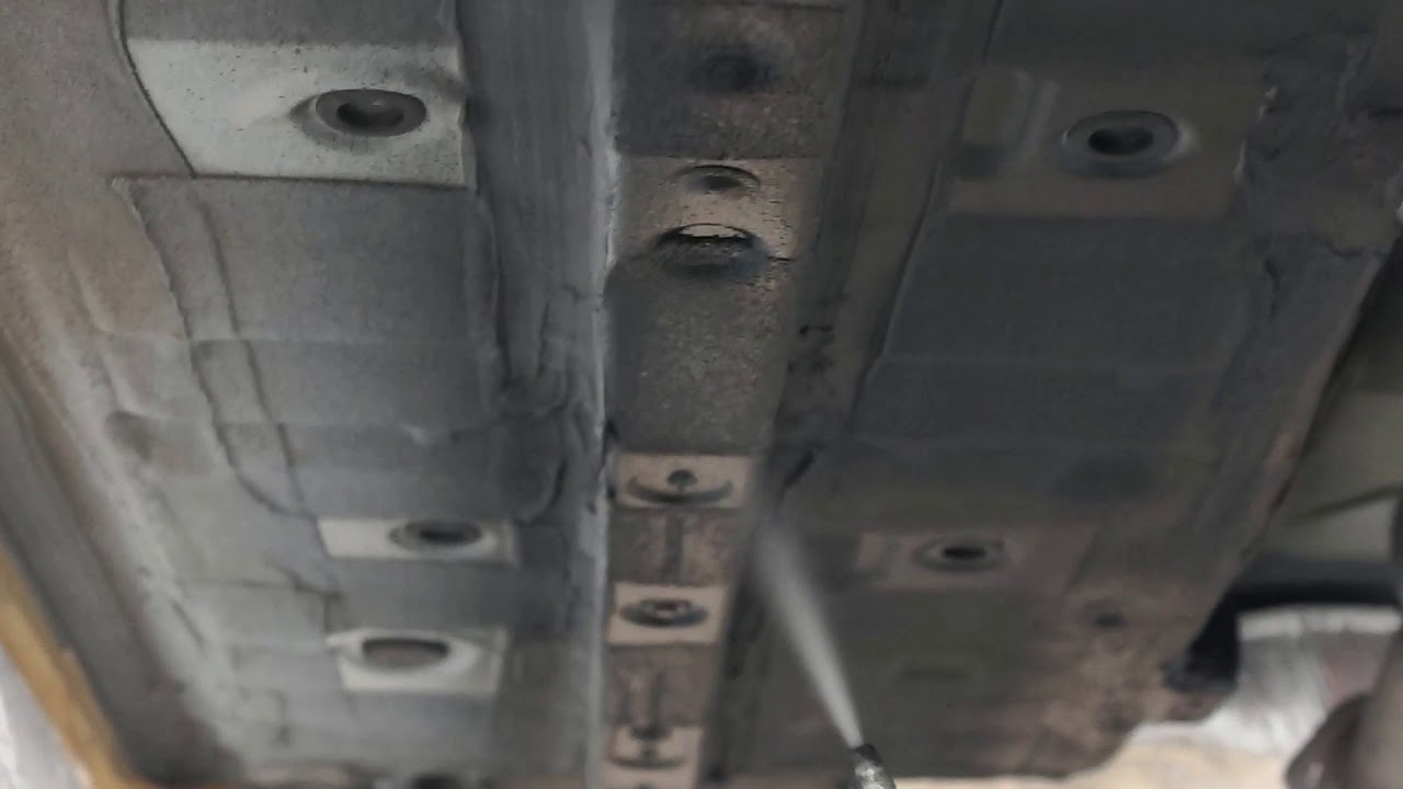 Покрытие антикором днища авто Покрытие антикором днища авто