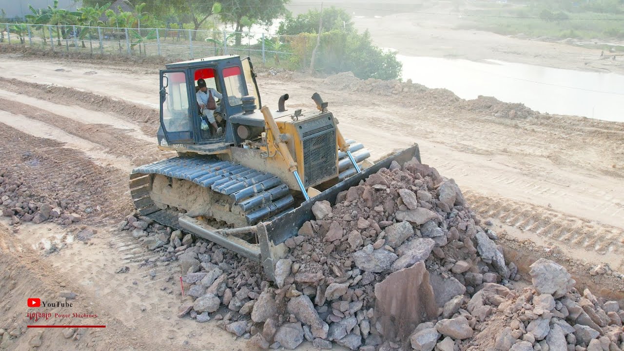 Stronger Heavy Dozer Machine Extreme Soils Pushed Building Road Special In Action