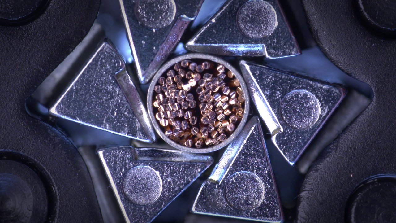 Die Sechskant-Pressung einer Aderendhülse