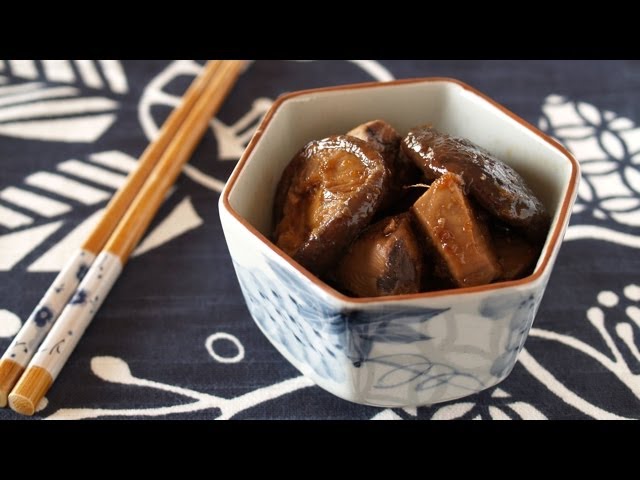 How to Make Simmered Bonito Chunks and Shiitake Mushrooms (Recipe) カツオと椎茸の甘辛煮 (簡単常備菜 レシピ) | ochikeron