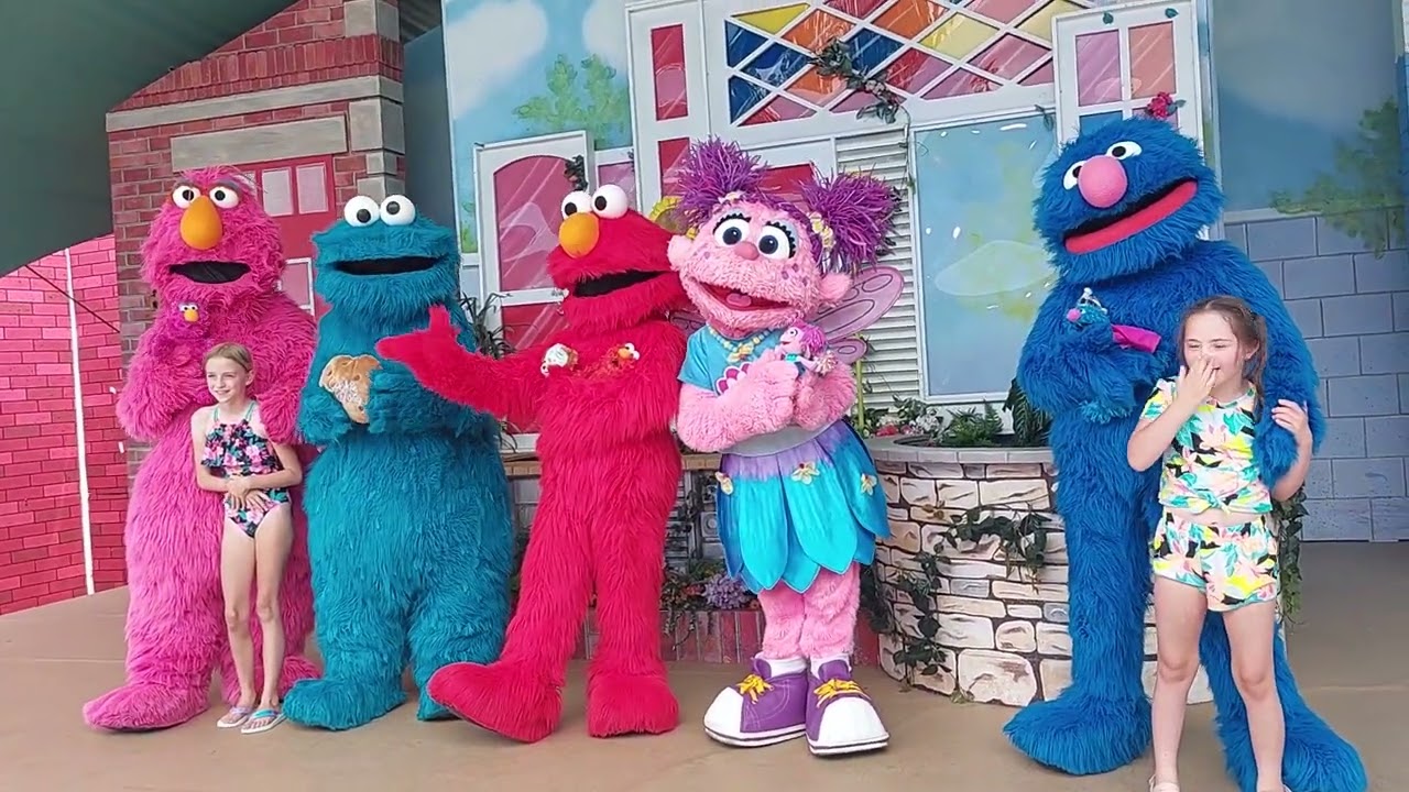 meet-greet-sesame-place-characters-do-a-phenomenal-job-elmo-abby