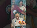 മുഖ്യമന്ത്രി വി ഡി സതീശൻ പ്രിയദർശനി പദ്ധതിയുടെ ആദ്യ യാത്ര കഴിഞ്ഞ് ബസ്സിൽ നിന്നിറങ്ങുന്നു