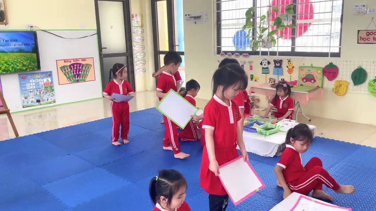 Hoạt động cô đổi mới: HĐTH Tạo hình hoa từ các nguyên vật liệu khác nhau 4-5 tuổi Mn thị trấn Thắng