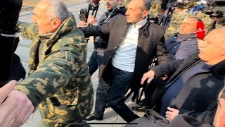Thumbnail for Սասուն Միքայելյանի «ախրանիկը» հարձակվեց լրագրողների վրա