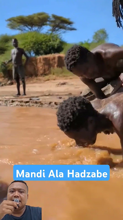 - Tradisi Mandi Suku Hadzabe: Mandi Pasir Sungai yang Menyegarkan!