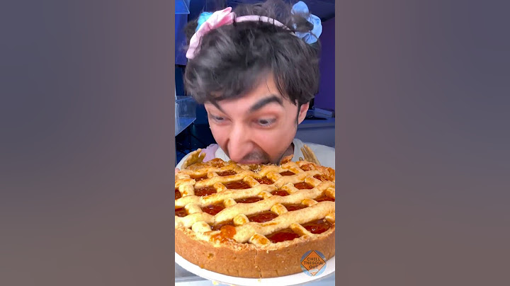 Apakah kecoa memakan seluruh kue?🪳🍰 Bayi tidak takut serangga 🙀