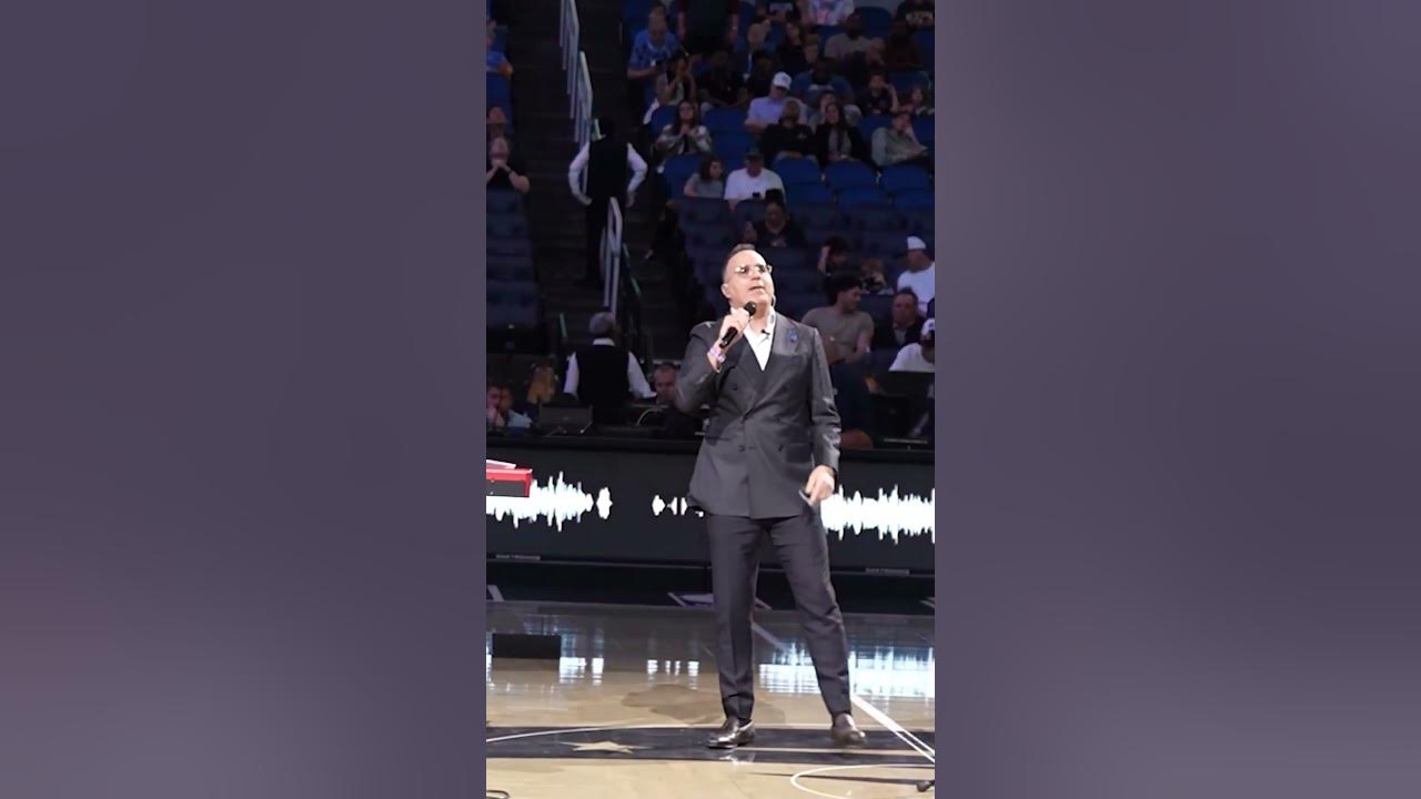 Yaakov shwecky singing by a magic game for all the ✡️ fans