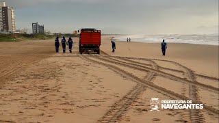Sesan promove limpeza da praia diariamente em Navegantes