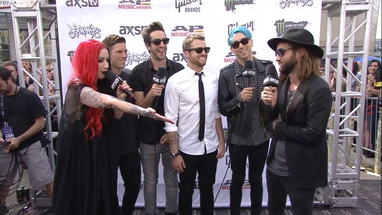 APMAs red carpet highlights with Ash Costello and Keith Buckley