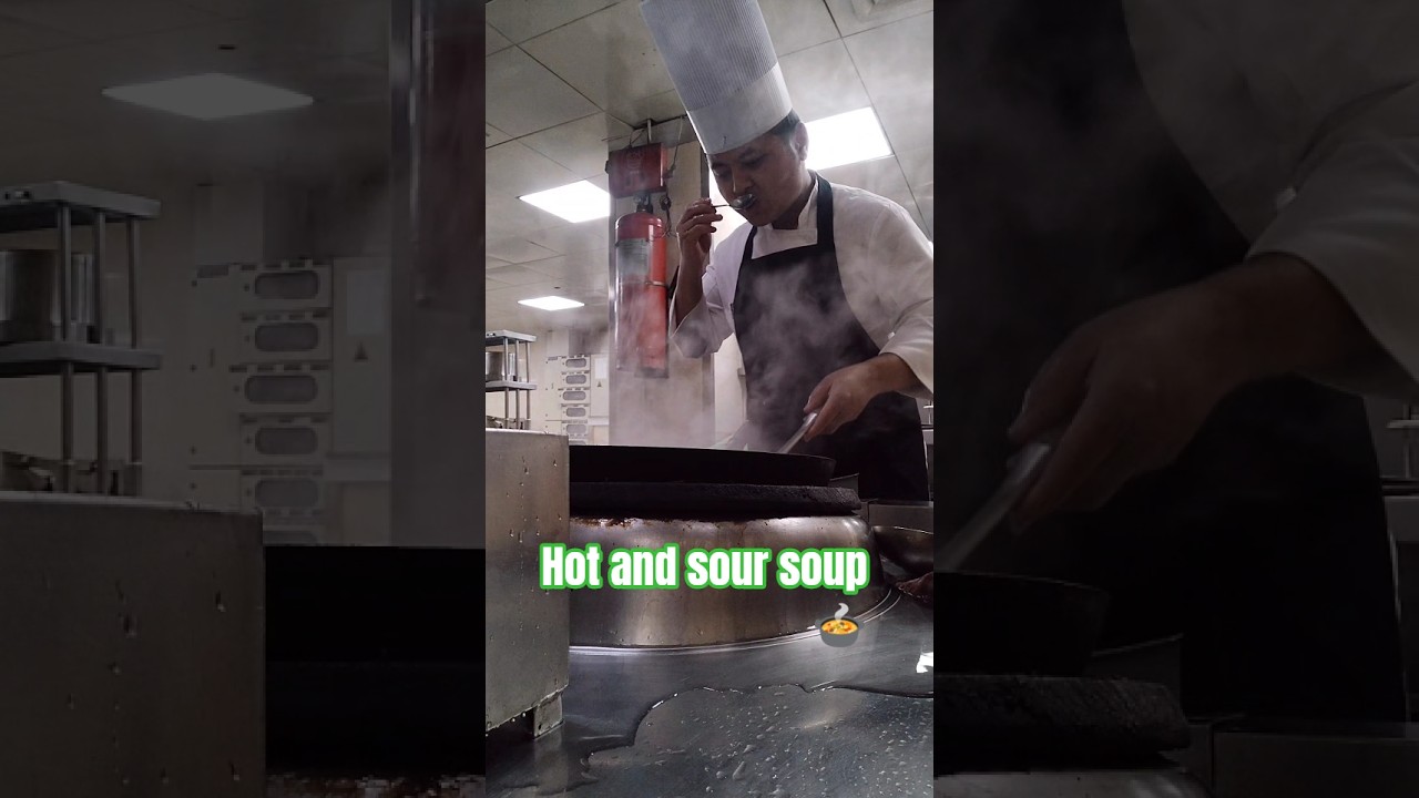 today food meking veg hot and sour soup 🍲#shorts #food #soup #hotandsour #oldfood #chef #working