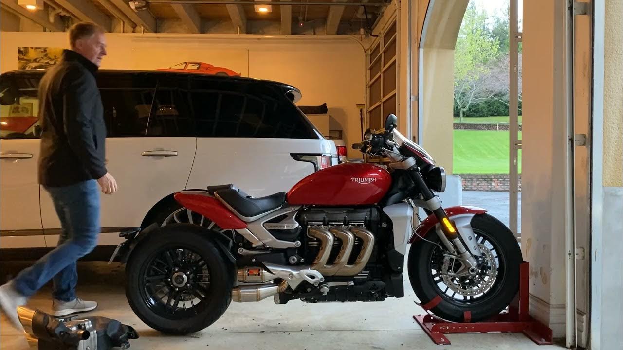 Triumph Rocket III vs
