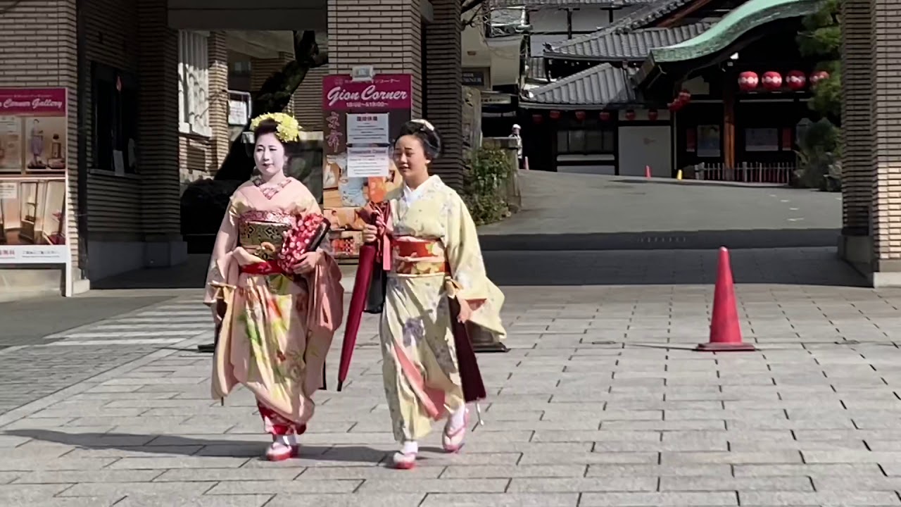 京都祇園 花見小路の舞妓（Maiko）さん Gion in Kyoto - YouTube