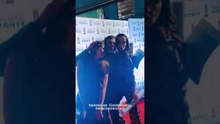 Natalia Oreiro, Leo Sbaraglia y Paz Varales posando en la alfombra roja de los Premios Konex 2021