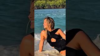 Hilary Duff spotted on beach Beauty forever 💗#shorts #hilaryduff #celebrity #beach #seaside #holiday
