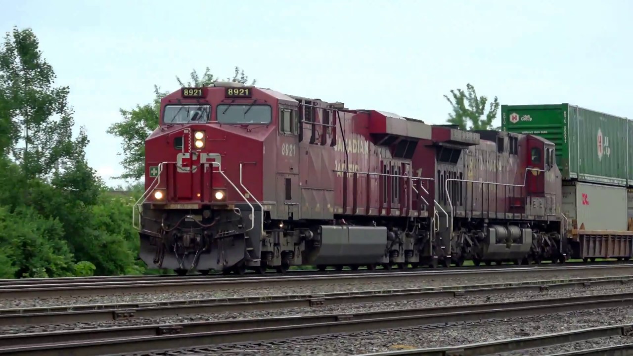 bnsf 5729 Big Canadian Pacific Train Hits The Horn 4K