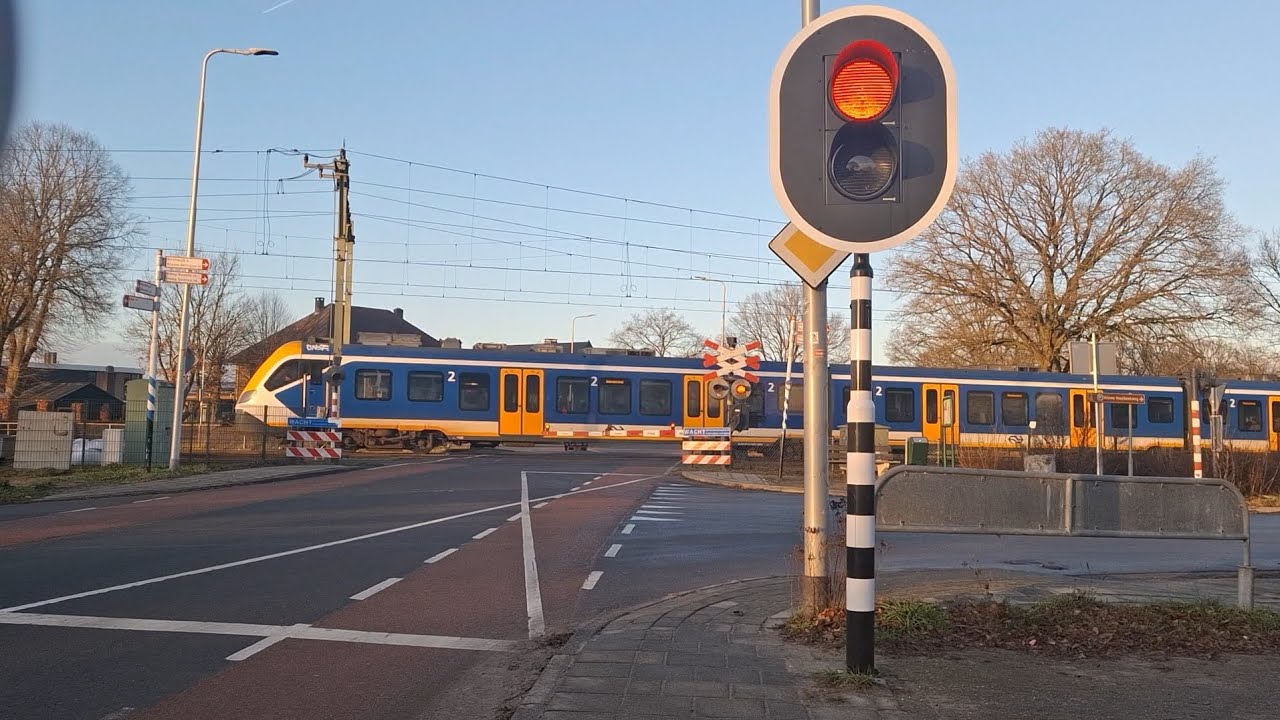 Spoorwegovergang Stroe // Dutch Railroad Crossing 
