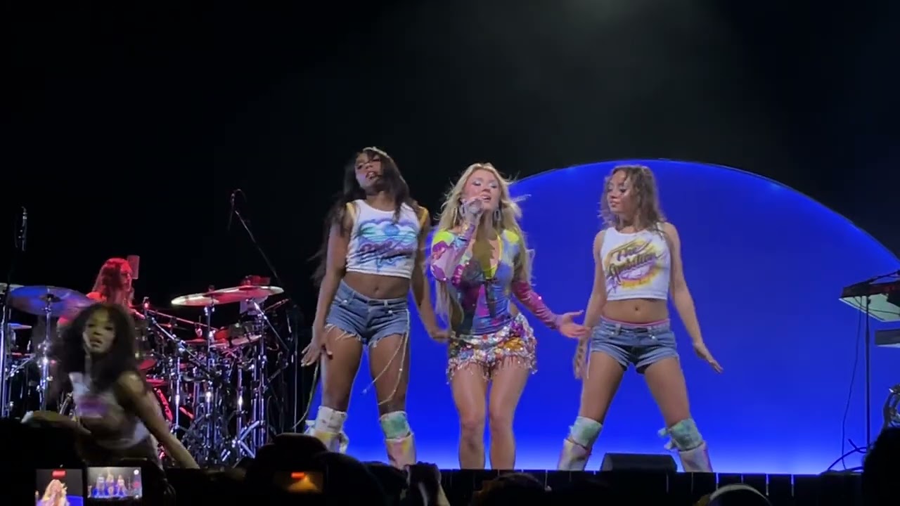 Zara Larsson - The Ambition/Make That Money Girl (Live at Midnight Sun Tour Oakland)