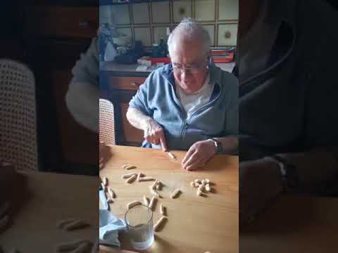 Bari, a 84 anni è il mago delle orecchiette. Il segreto di Nicola? Avere pazienza
