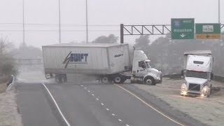 HD Tractor-trailer jackknife and Texas icy slides caught on camera - January 24, 2014 HD Tractor-trailer jackknife and Texas icy slides caught on camera - January 24, 2014