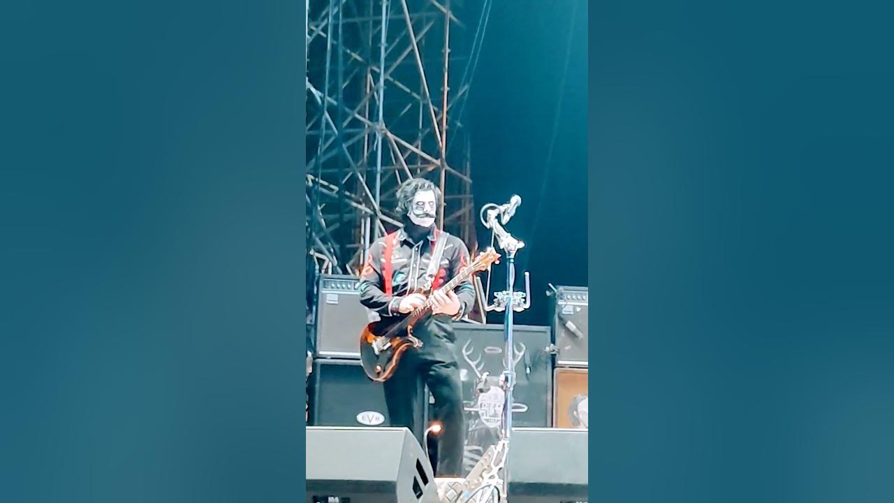 Limp Bizkit Wes Borland tapping Stalemate