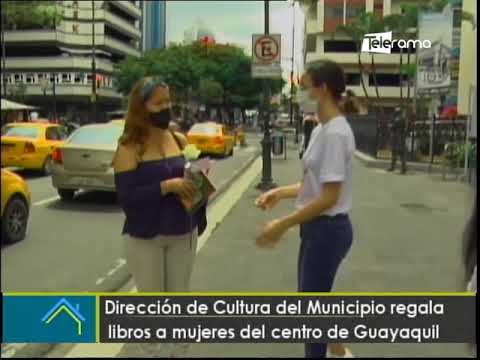 Dirección de Cultura del Municipio regala libros a mujeres del centro de Guayaquil