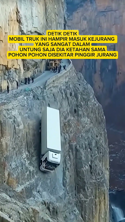 VIRAL detik detik truk ini hampir terjatuh kedalam jurang tebing yang tinggi‼️