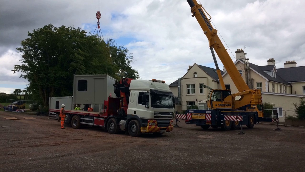 Timelapse of portakabin installation - YouTube