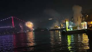 İstanbul Boğazı Yılbaşı Kutlaması Havai Fişek Gösterisi Geceyi Aydinlatti