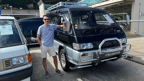 MST CFX DL1 Unboxing. A lot of letters for such a short wheelbase.