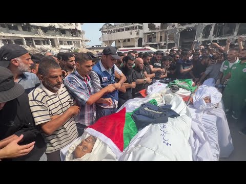 وداع وتشييع عدد من الصحفيين استشهدوا باستهداف الاحتلال خيمتهم في مستشفى الشفاء بمدينة غزة