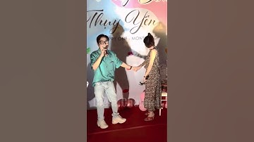 Tiệc đầy tháng con gái NSƯT Vũ Luân & Phương Lê . NSƯT Vũ Luân sc với ca sĩ Hà My bài tc Chợ Mới