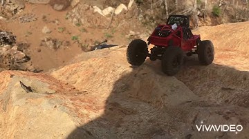 Outdoor crawl wit the scx 24 bouncer🤘