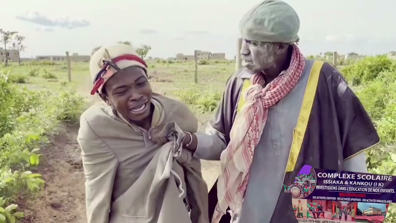 Le Fou Woroli, à la recherche de Khassa pour l'inscrire à l'école Issiaka Kankou pour sauver sa vie
