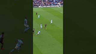 Clever turn to escape Kevin De Bruyne #shorts screenshot 1