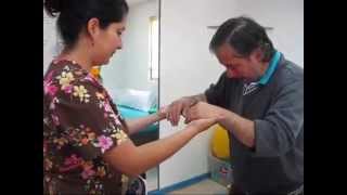 Accidente dolor cerebrovascular con las piernas en