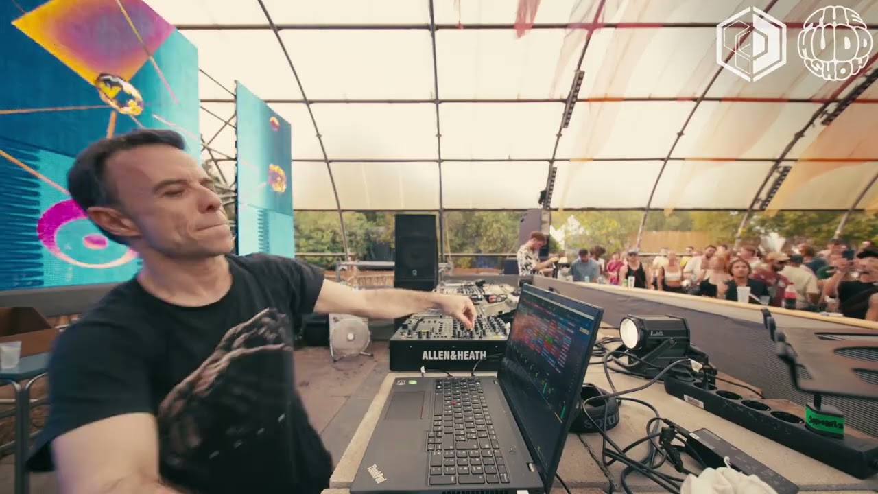 Dav (live) | themuddshow x Dimensions