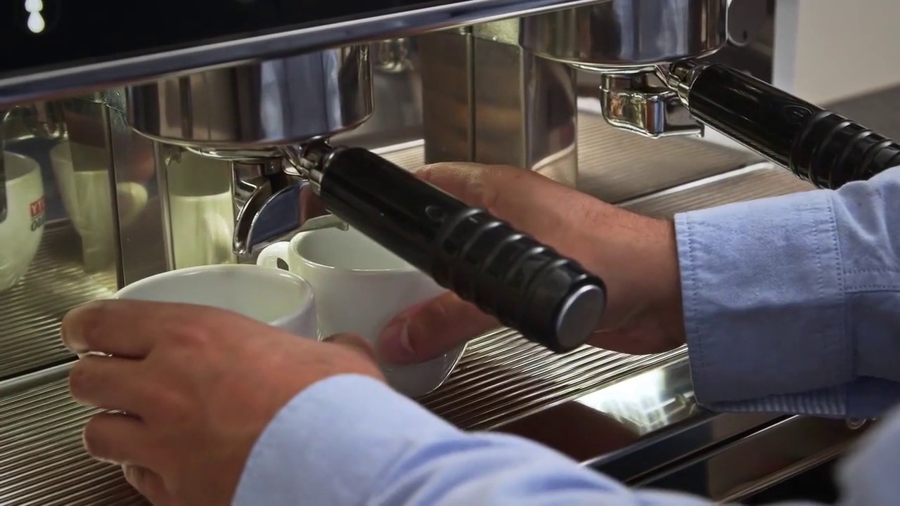 Презентация кофемашин Visacrem V6 Plus 2GR (англ.) - YouTube