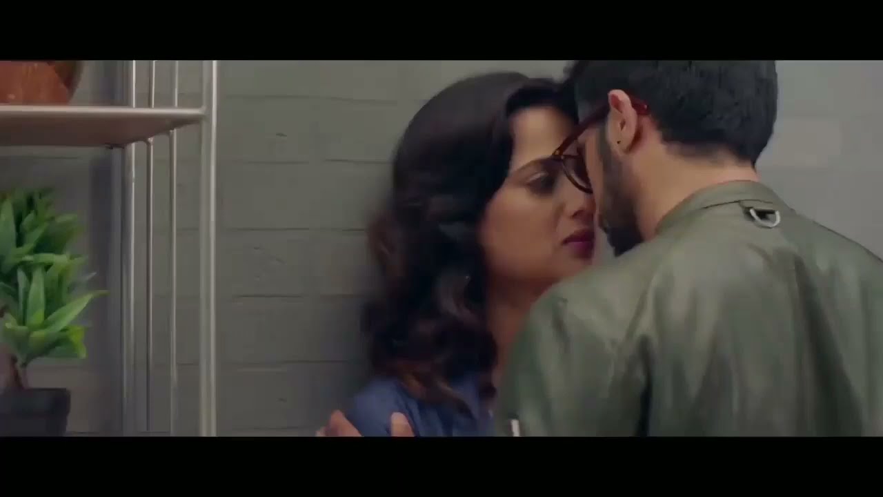 Sweta Tiwari Hot Lip Lock Scence