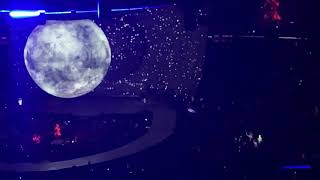 Ariana Grande - Winter Things (Sweetener Tour)