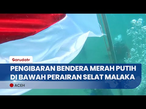 TNI dan ODC Menyelam Hingga Kedalaman 10 Meter Untuk Kibarkan Bendera Merah Putih