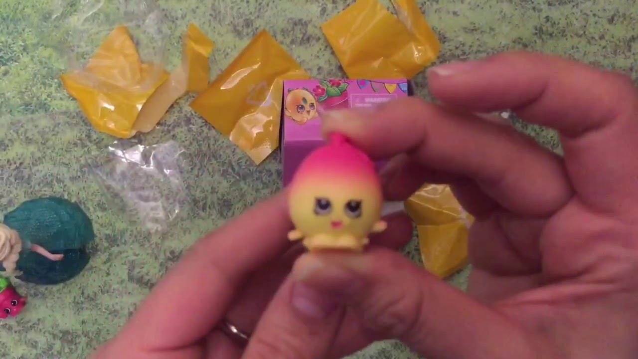 NEW Shopkins Season 4 Moose Toys #4-079 Yellow Goldie Fish Bowl